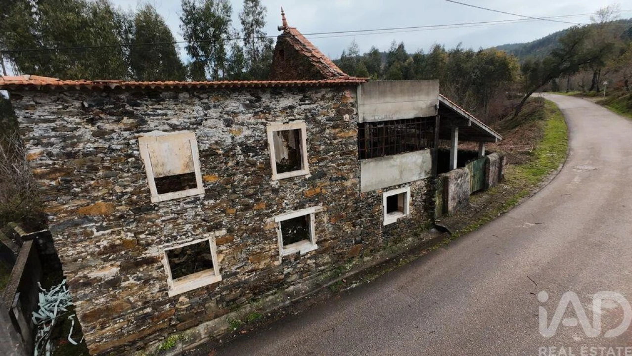 Moradia T4 para Venda em Castanheira de Pêra e Coentral Foto 34