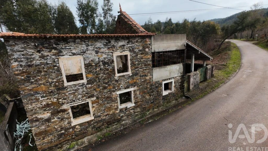 Moradia T4 para Venda em Castanheira de Pêra e Coentral Foto 34