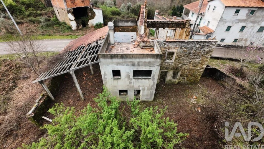 Moradia T4 para Venda em Castanheira de Pêra e Coentral Foto 40