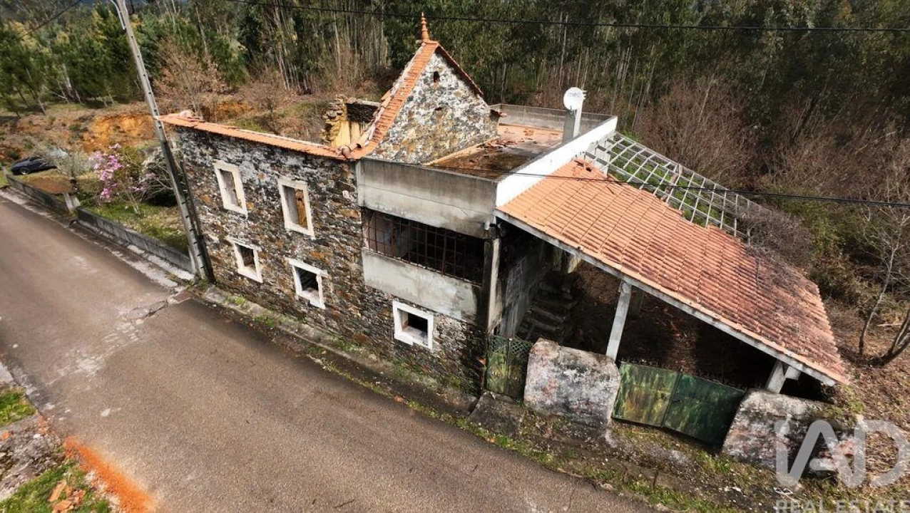 Moradia T4 para Venda em Castanheira de Pêra e Coentral Foto 33