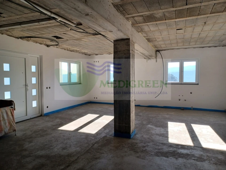 Moradia T3 para Venda em Couto de Esteves Foto 3