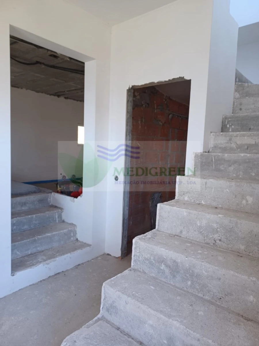 Moradia T3 para Venda em Couto de Esteves Foto 8