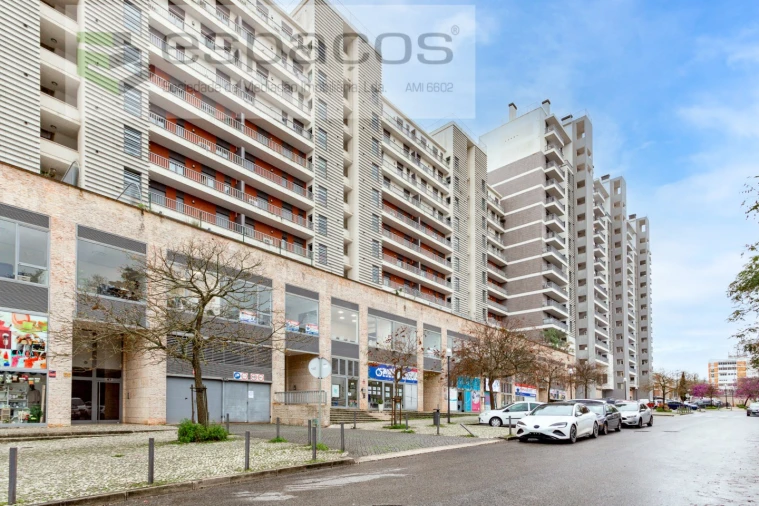 Apartamento T3 para Venda em Olivais Foto 2