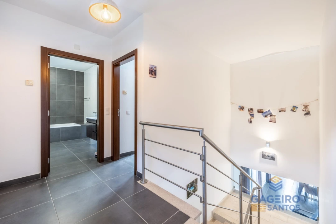 Moradia T4 para Venda em Barrio Foto 30