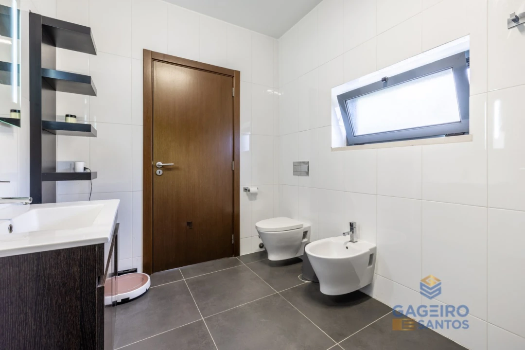 Moradia T4 para Venda em Barrio Foto 37