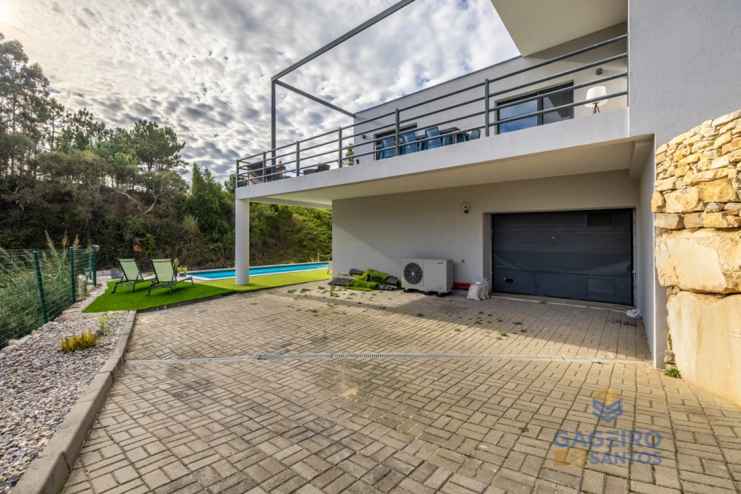 Moradia T4 para Venda em Barrio Foto 49