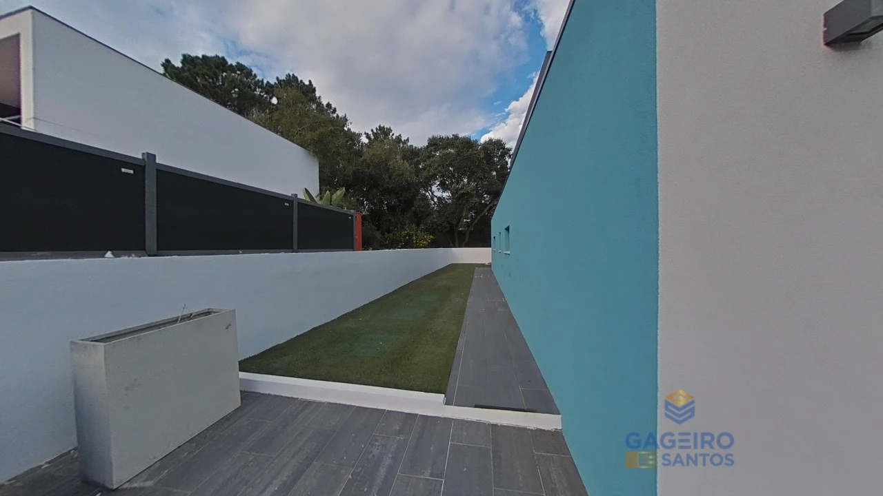 Moradia T4 para Venda em Barrio Foto 99