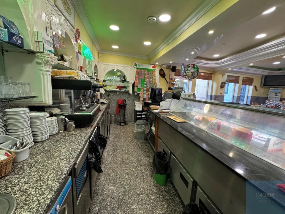 Prédio para Venda em Fanhões Foto 7