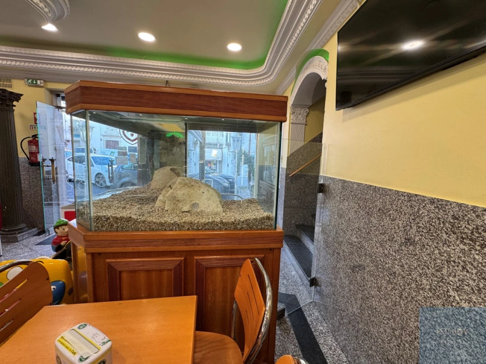 Prédio para Venda em Fanhões Foto 4