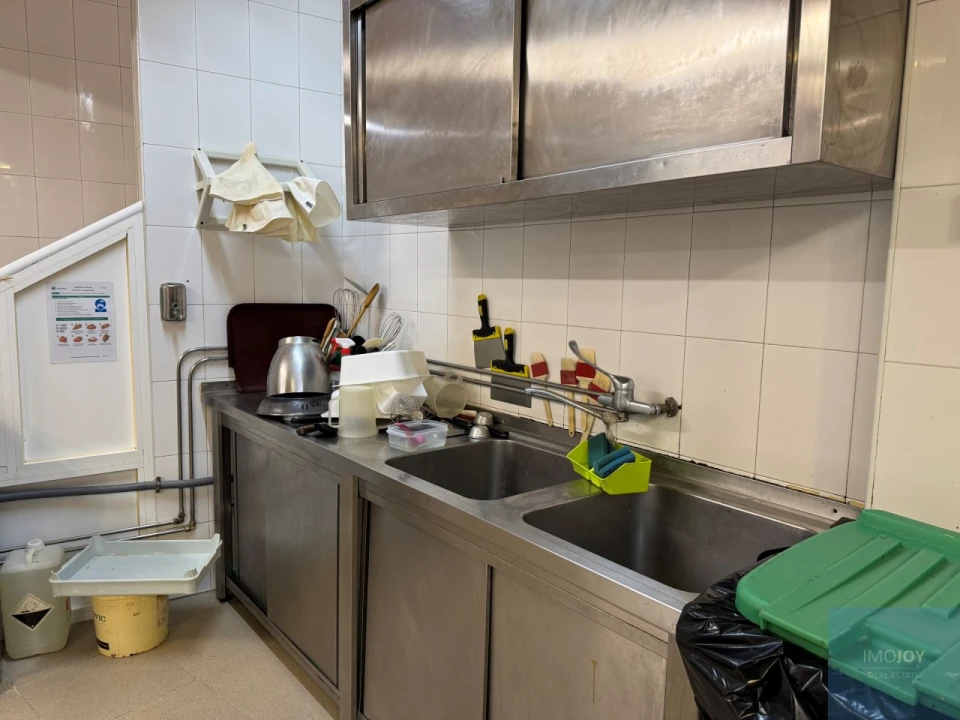 Prédio para Venda em Fanhões Foto 11