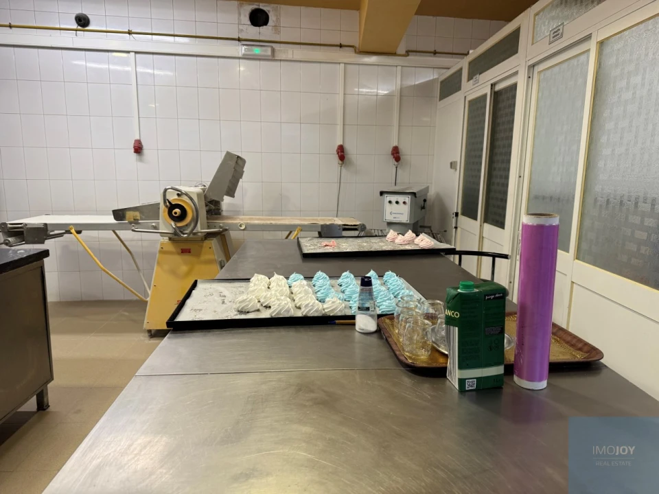 Prédio para Venda em Fanhões Foto 16