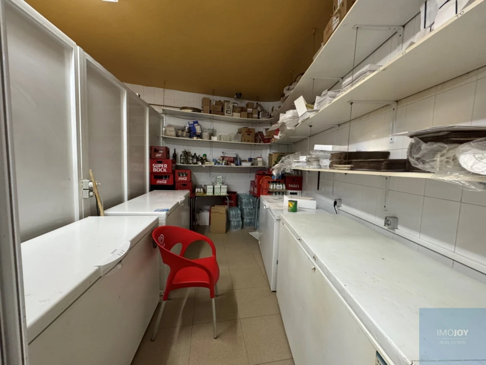 Prédio para Venda em Fanhões Foto 21