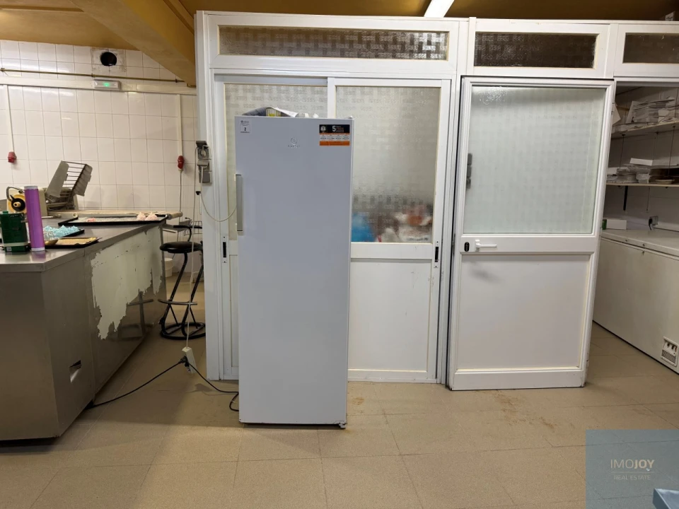 Prédio para Venda em Fanhões Foto 23