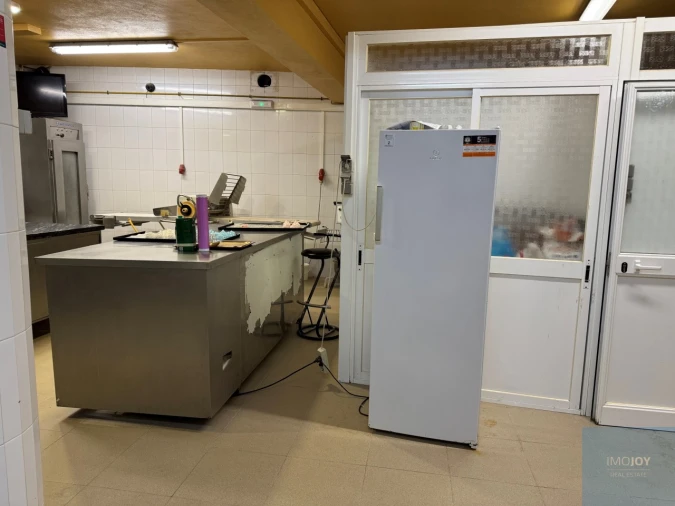 Prédio para Venda em Fanhões Foto 24