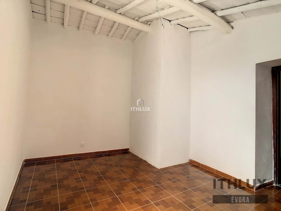 Moradia T4 para Venda em Assunção, Ajuda, Salvador e Santo Ildefonso Foto 4