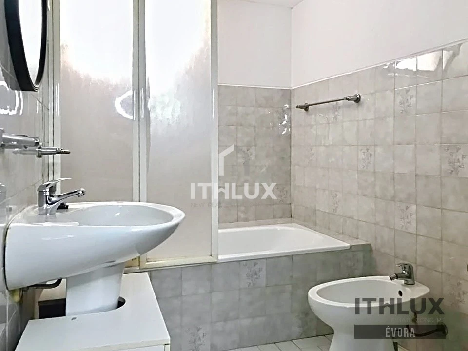 Moradia T4 para Venda em Assunção, Ajuda, Salvador e Santo Ildefonso Foto 14