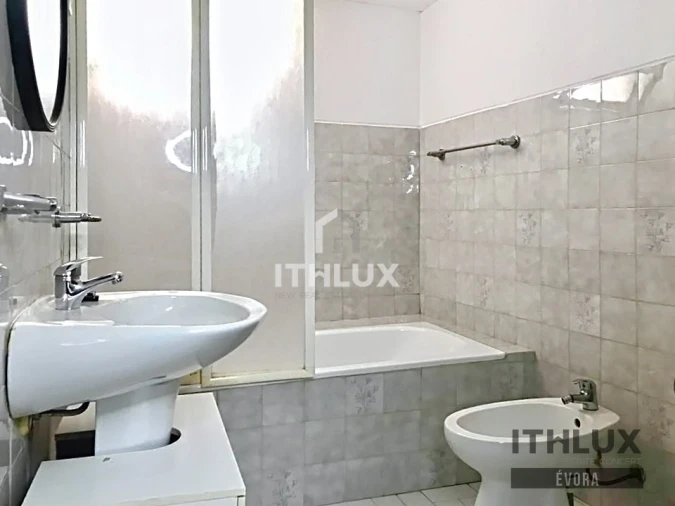 Moradia T4 para Venda em Assunção, Ajuda, Salvador e Santo Ildefonso Foto 14