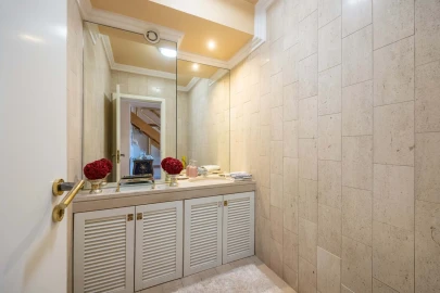 Apartamento T5 para Venda em Campanhã