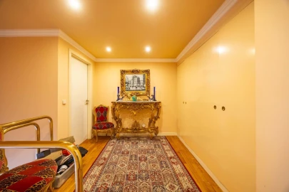 Apartamento T5 para Venda em Campanhã