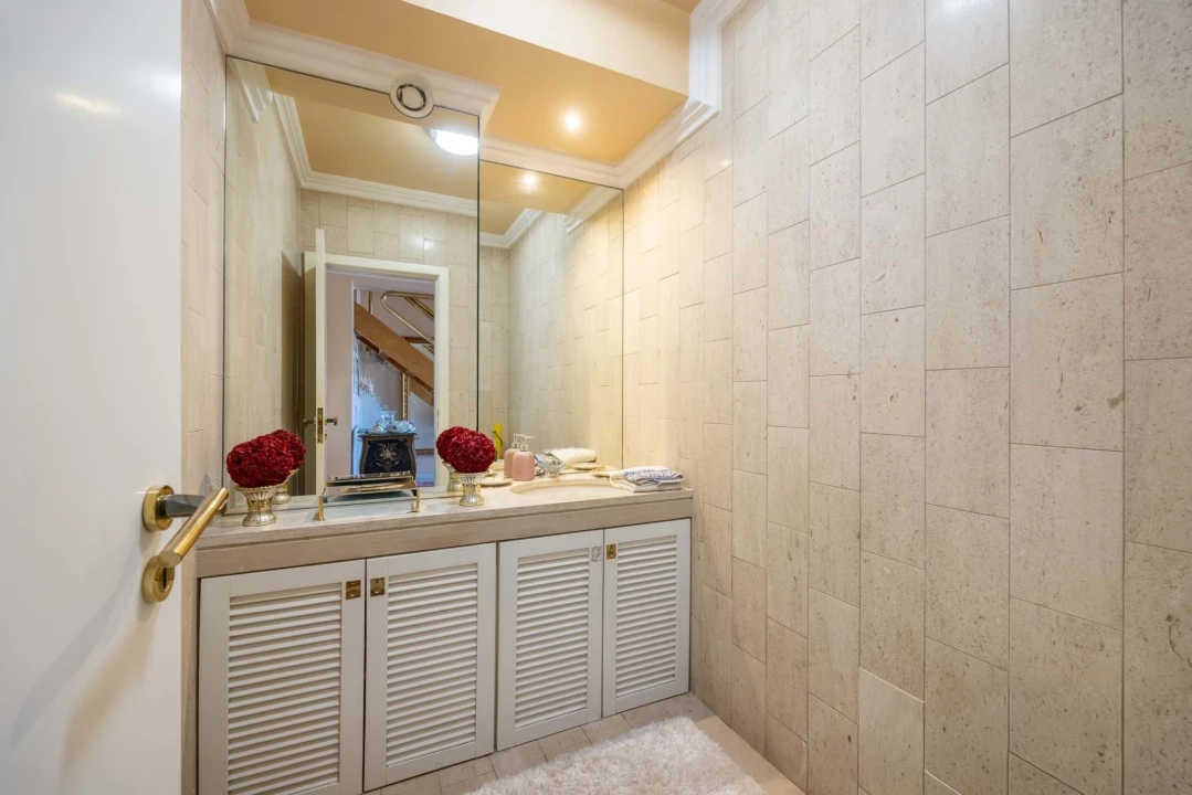 Apartamento T5 para Venda em Campanhã Foto 36