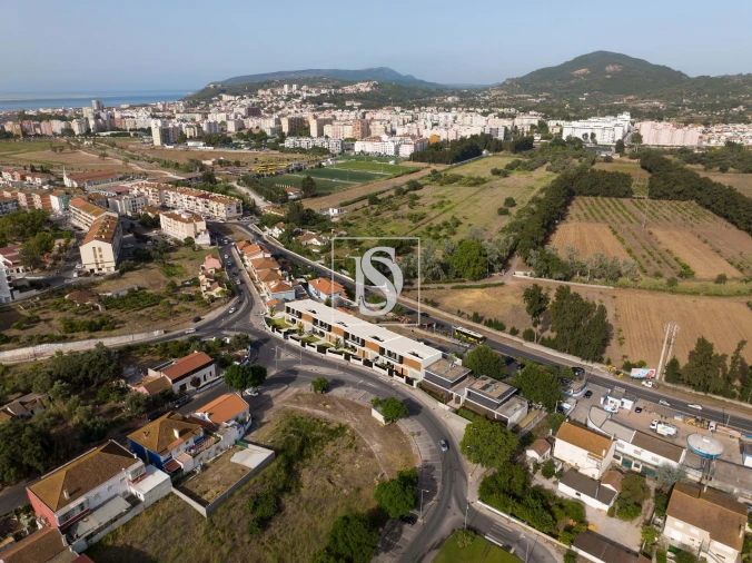 Terreno para Venda em Setubal (São Sebastião) Foto 1