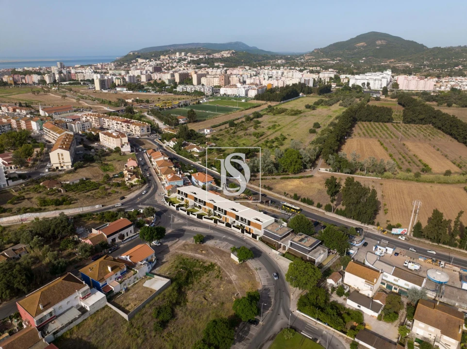 Terreno para Venda em Setubal (São Sebastião) Foto 1