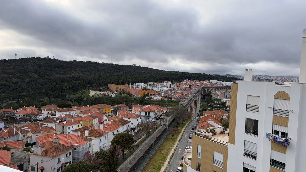 Apartamento T2 para Arrendamento em Campolide Foto 3