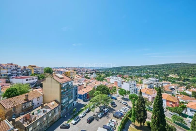 Apartamento T2 para Arrendamento em Campolide