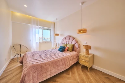 Apartamento T2 para Arrendamento em Campolide