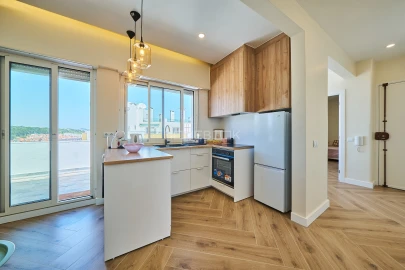 Apartamento T2 para Arrendamento em Campolide