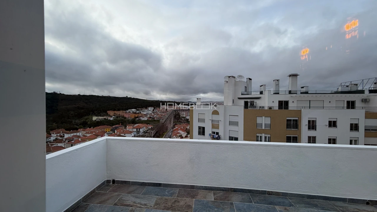 Apartamento T2 para Arrendamento em Campolide Foto 6