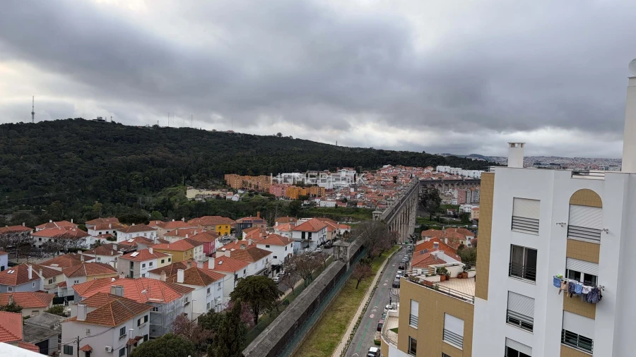 Apartamento T2 para Arrendamento em Campolide Foto 3