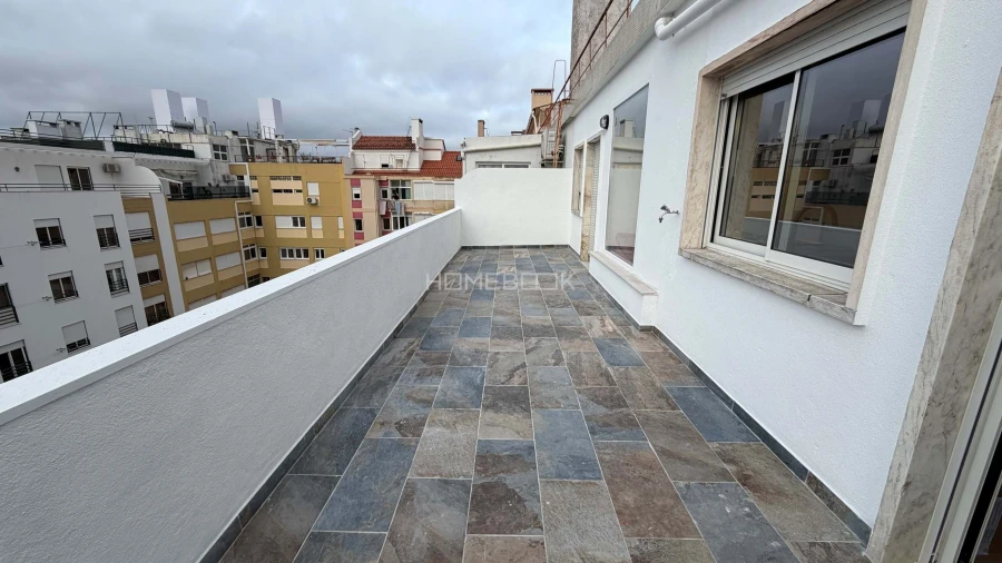 Apartamento T2 para Arrendamento em Campolide Foto 1