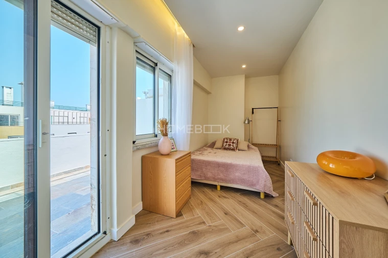 Apartamento T2 para Arrendamento em Campolide Foto 15