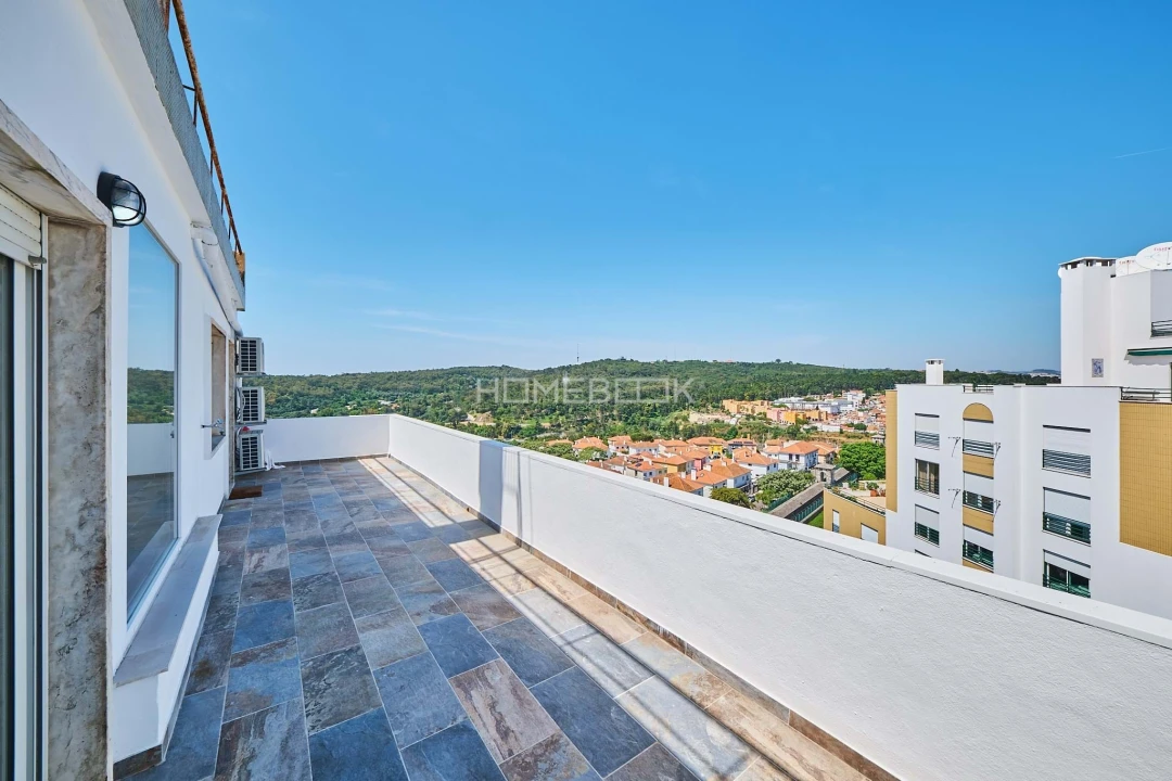 Apartamento T2 para Arrendamento em Campolide Foto 22