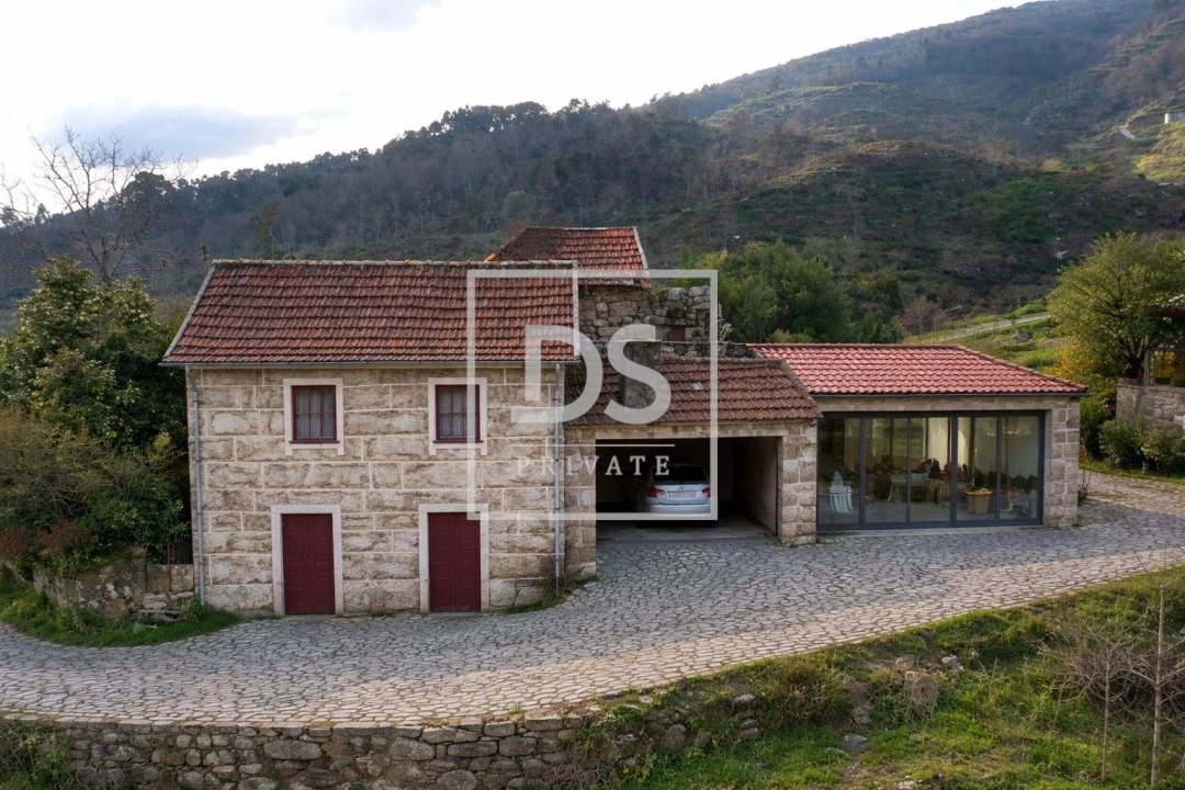 Moradia T3 para Venda em Campelo e Ovil Foto 1