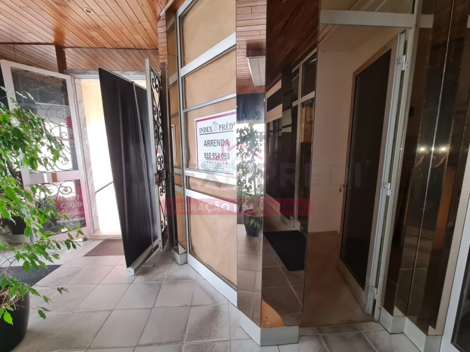 Loja para Arrendamento em Buarcos Foto 2