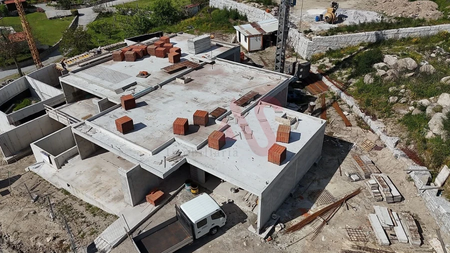 Moradia T3 para Venda em Cepães e Fareja