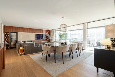 Apartamento T4 para Venda em Aldoar, Foz do Douro e Nevogilde
