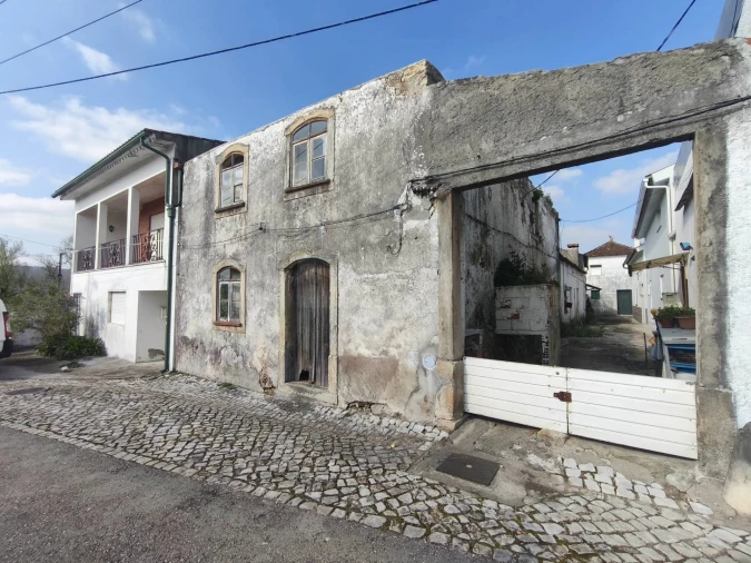 Moradia T6 para Venda em Eiras e São Paulo de Frades Foto 1