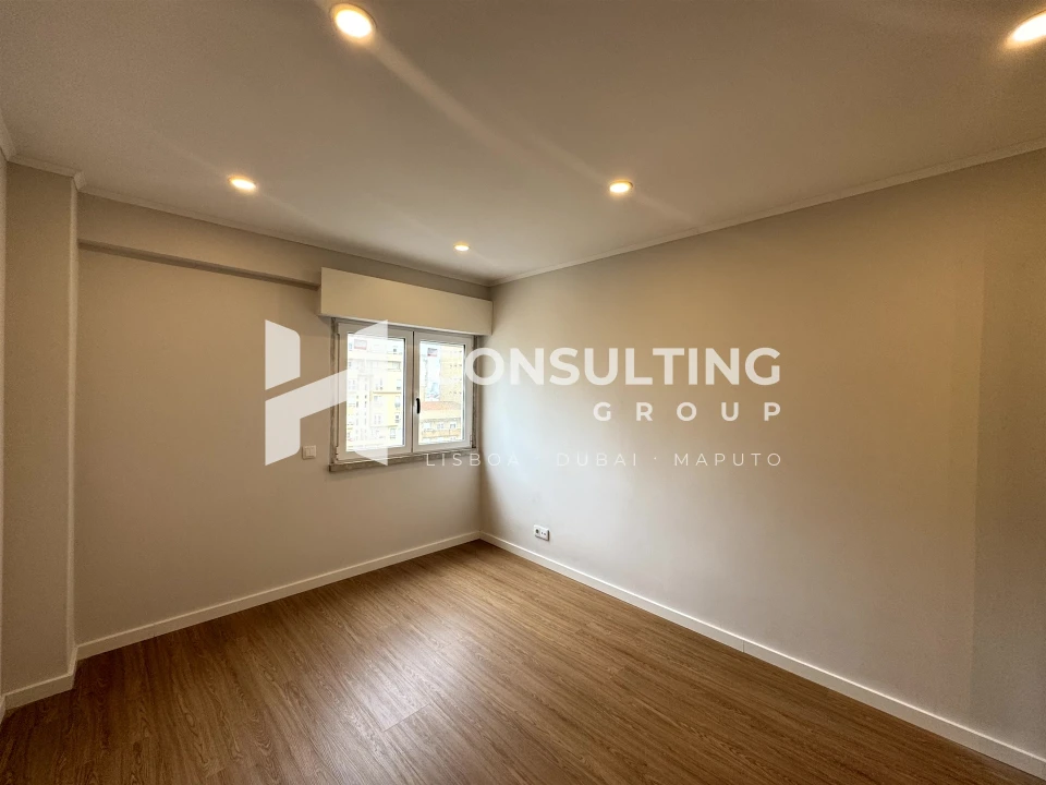 Apartamento T2 para Venda em Carregado e Cadafais Foto 28