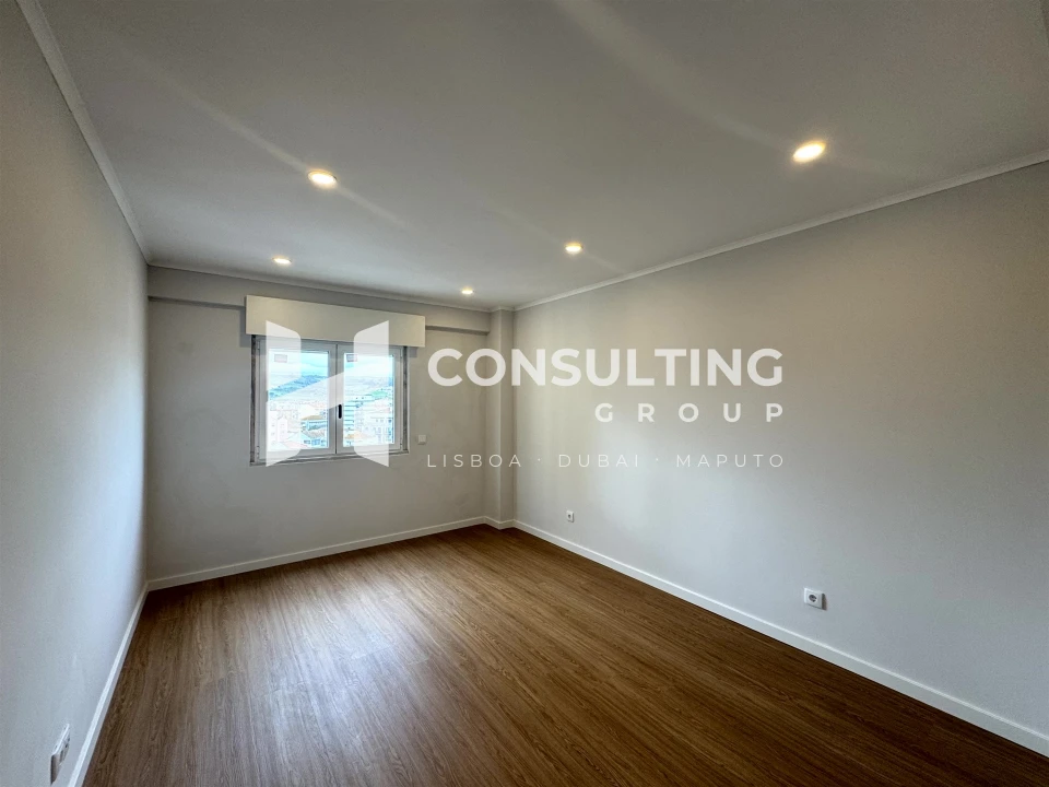 Apartamento T2 para Venda em Carregado e Cadafais Foto 37