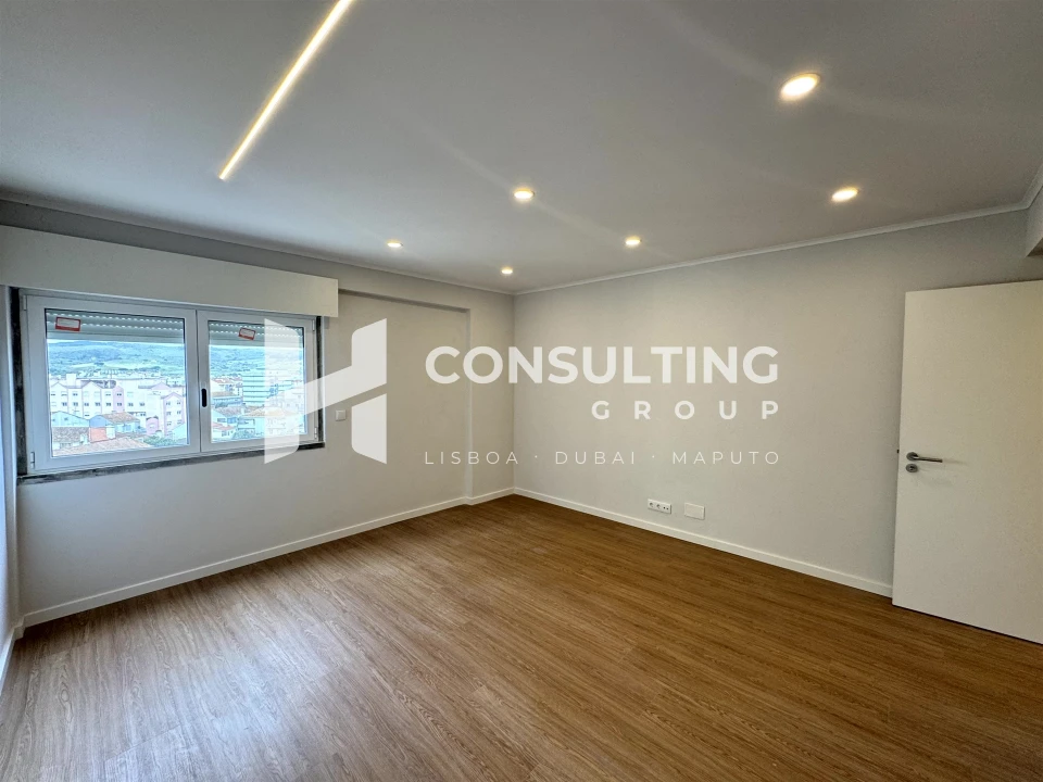 Apartamento T2 para Venda em Carregado e Cadafais Foto 5