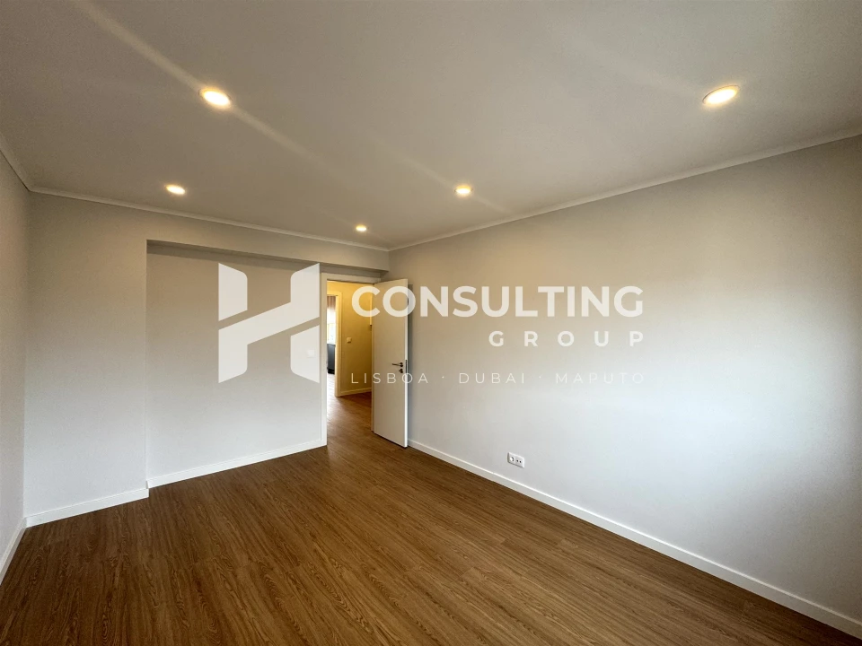 Apartamento T2 para Venda em Carregado e Cadafais Foto 9