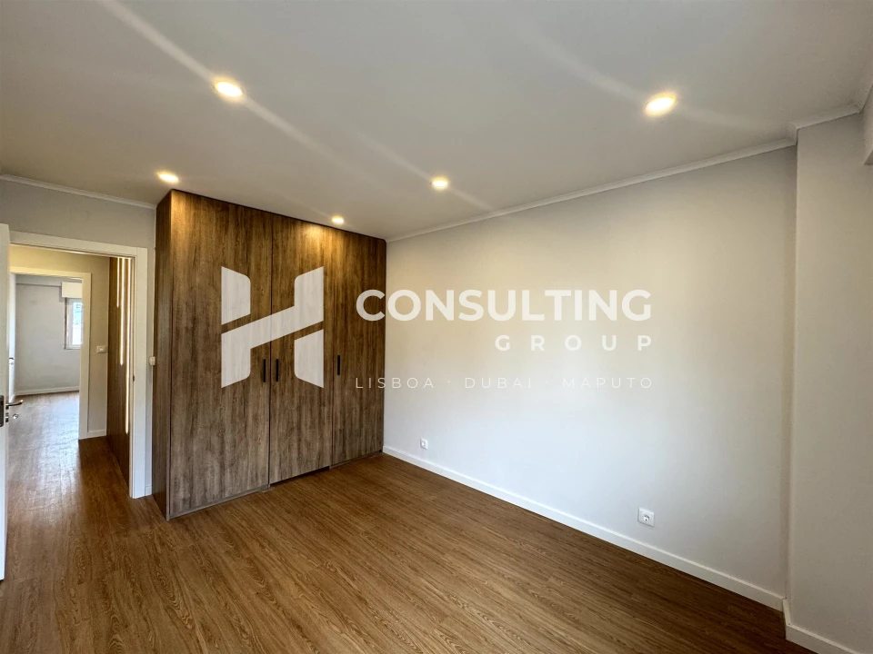 Apartamento T2 para Venda em Carregado e Cadafais Foto 26