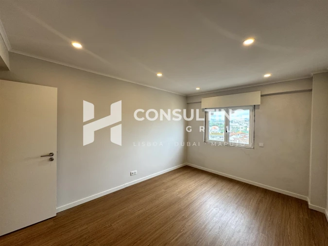 Apartamento T2 para Venda em Carregado e Cadafais Foto 39