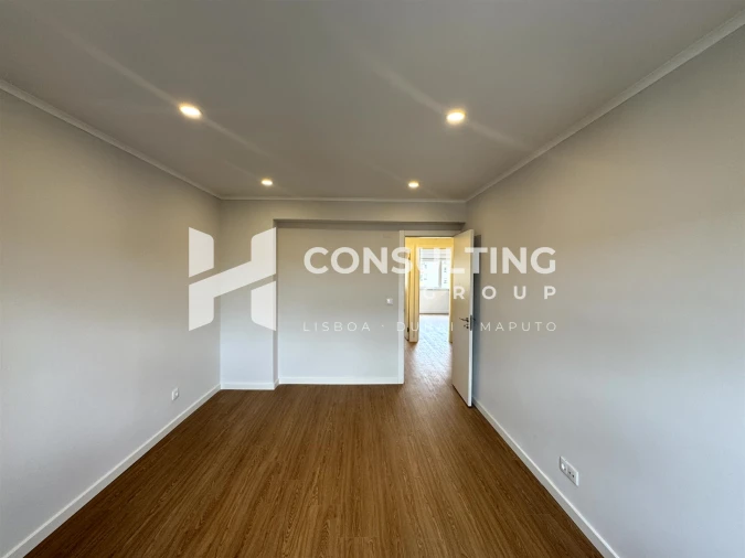 Apartamento T2 para Venda em Carregado e Cadafais Foto 41