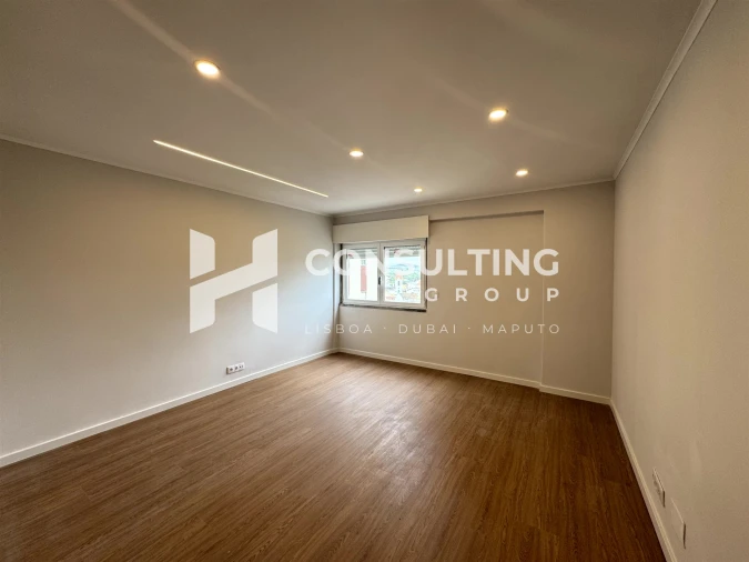 Apartamento T2 para Venda em Carregado e Cadafais Foto 17