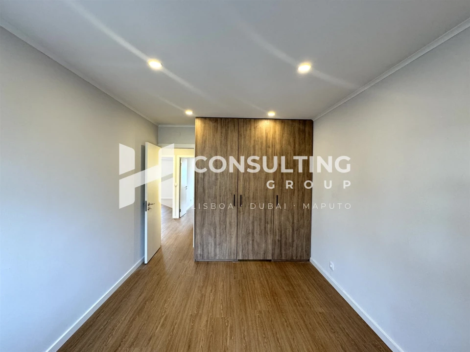 Apartamento T2 para Venda em Carregado e Cadafais Foto 6