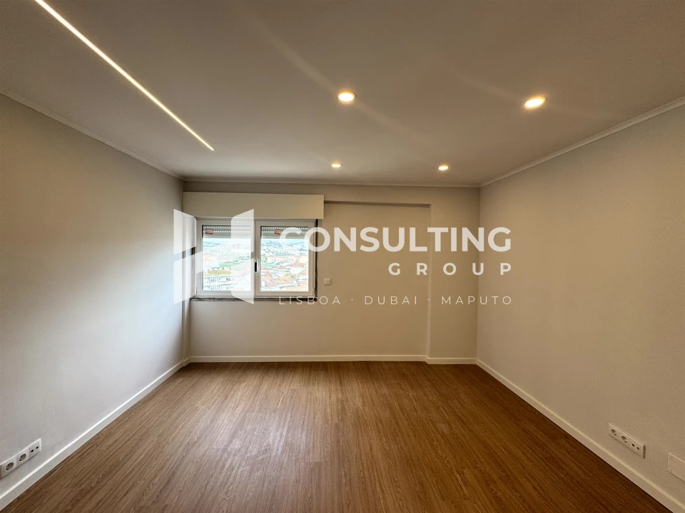 Apartamento T2 para Venda em Carregado e Cadafais Foto 23